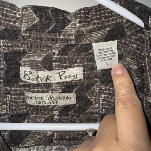 Batik Bay is 100% Silk Men’s Button Up Hawaiian Shirt Size L Brown Geometric - Picture 2 of 7